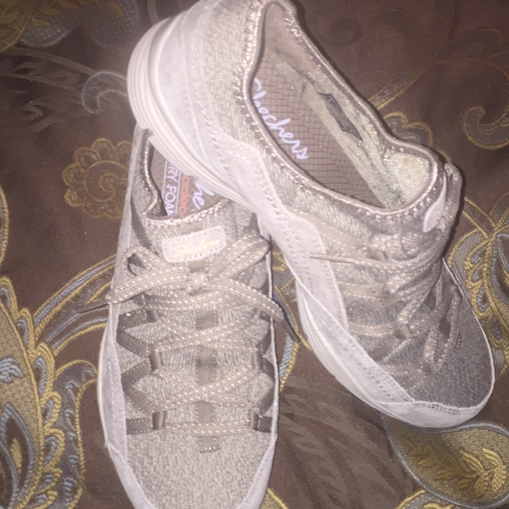 New Skechers Air Cooled Memory Foam size 8 Taupe